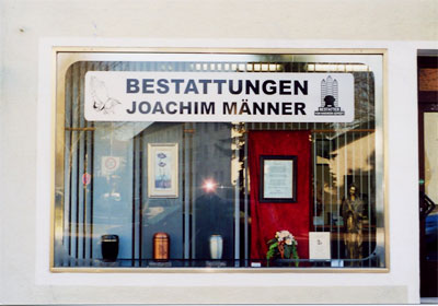 Joachim Männer GmbH & Co. KG
Asamstraße 16
85053 Ingolstadt
Telefon: (0841) 97 53 23
Fax: (0841) 97 53 25
E-Mail: info@bestattungen-maenner.de