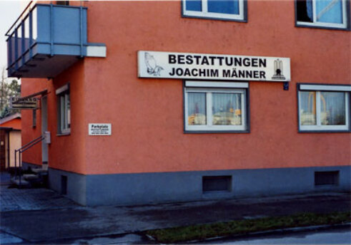 Joachim Männer GmbH & Co. KG Münchener Str. 145 (Nähe Reiser Klinik) 85051 Ingolstadt Telefon: (0841) 97 53 23 Fax: (0841) 97 53 25 E-Mail: info@bestattungen-maenner.de